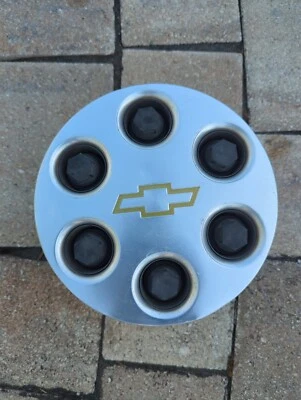 ✅Tapón de cubo central de rueda Chevrolet Tahoe Silverado Suburban 2000-2003 OEM C3B23 Foto 1 de 3