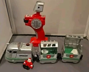 GEOTRAX CHRISTMAS HOLIDAY EXPRESS MERRIEST TEAM REMOTE CARS SANTA & TRAIN Works - Picture 1 of 11