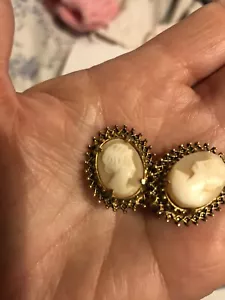 Vintage 1960s SIGNED FLORENZA GOLD TONE Carved Cameo Clip On Earrings - Picture 1 of 5
