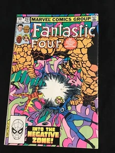 FANTÁSTICOS CUATRO #251 EN MUY BUEN ESTADO 1982 MARVEL EDAD DE BRONCE - JOHN BYRNE - Imagen 1 de 2