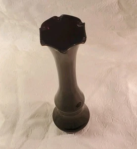 Vintage schwarze Amethyst Glas Knospe Vase mit gekräuselter Oberseite 8" - Bild 1 von 6