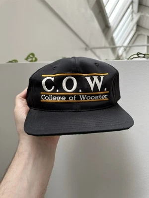 Sombrero de Colección College of Wooster The Game COW Script Deletreado SnapBack Talla Única Foto 1 de 4