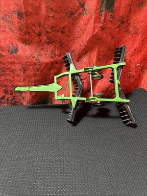 JOHN DEERE Model #5602 DISC  1990 ERTL Vintage  1/16 - Image 1 of 4