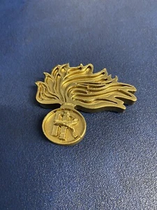 FIAMMA DELL'ARMA DEI CARABINIERI MAGNETE PER BOMBONIERE 4.5 cm x 5 cm x 0.8 cm - Foto 1 di 4