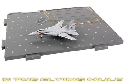 Forces of Valor 1:200 F-14A Tomcat USN VF-114 Aardvarks NH100 w/Carrier Deck - Image 1 of 4