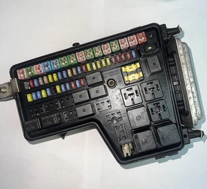 Dodge Ram 3500 2005 caja de fusibles eléctrica integrada P05026036AD - Imagen 1 de 2