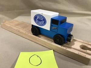 Camión de reparto Mister Rogers Speedy 2005 compatible con tren de madera Thomas Brio O - Imagen 1 de 8