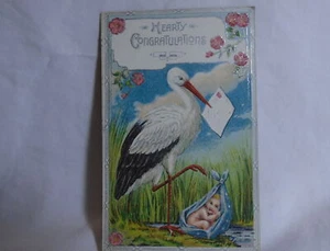 Postal antigua en relieve 1914 de cigüeña y bebé recién llegado felicitaciones. - Imagen 1 de 2