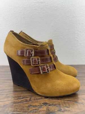 Botín de cuña Tory Burch Gabrielle 6,5 M hebilla gamuza tobillo Foto 1 de 4