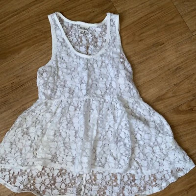 Camiseta sin mangas Mudd para mujer pequeña de encaje blanco dobladillo alto-bajo  Foto 1 de 4