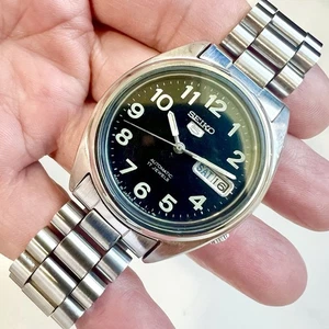 Orologio Vintage Seiko 5 Automatico 7009 Militare Quadrante Nero DayDate Uomo 37mm JDM - Foto 1 di 15