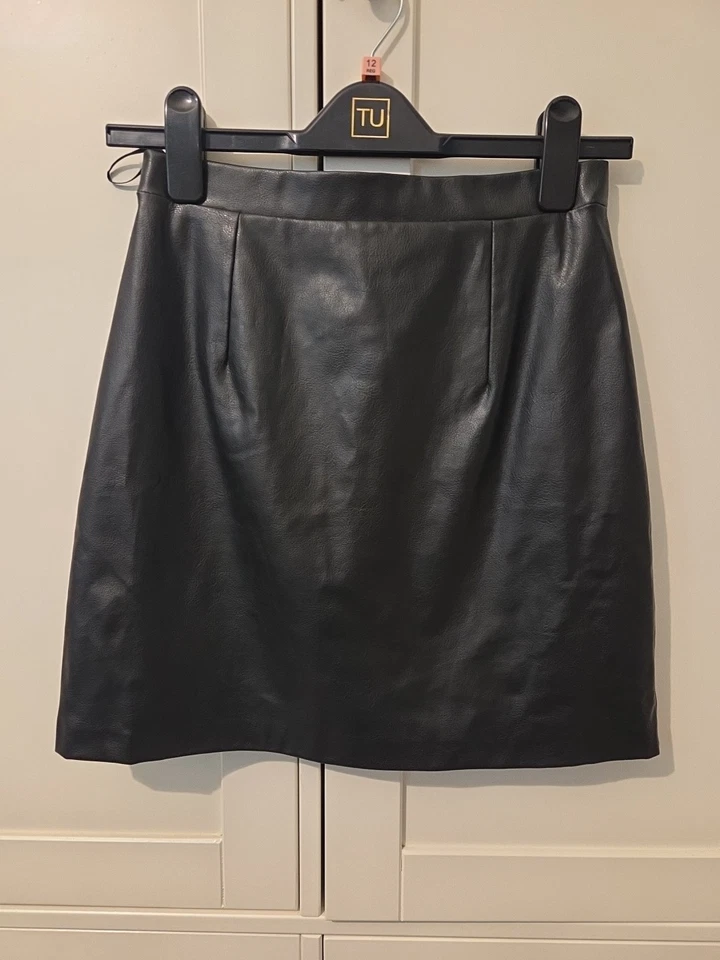 River Island Size 8 Black Faux Leather Straight Skirt Length 17 - Image 1 of 3