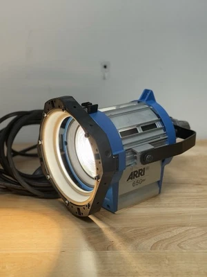 Вольфрамовый фонарь Arri 650 Plus Watt Fresnel - Изображение 1 из 3