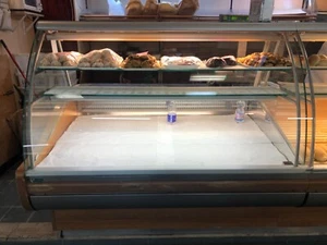 banco frigo usato, misura m. 1,50, con sottostante cella refrigerata - Foto 1 di 2
