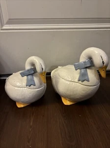2 Vintage Gans / Ente Keramik Keksdose - weiß blaues Band mit orangen Füßen - Bild 1 von 22