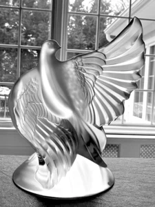 Lalique Dea Dove Sculpture - EXQUISITE & PRISTINE - Comes w/Orig Box - Zdjęcie 1 z 8