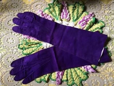 Vestido de gamuza púrpura uva vibrante Grand Prix vintage 1900’s 1905 GUANTES FRANCIA Foto 1 de 4