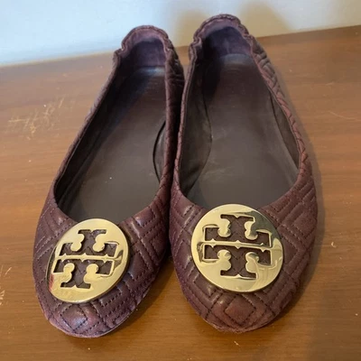 Pisos de ballet acolchados Tory Burch Minnie para mujer talla 9, borgoña, logotipo dorado Foto 1 de 4