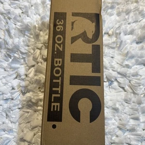 RTIC 36 oz. Borraccia doppia isolante sottovuoto in acciaio inox nero - Foto 1 di 6