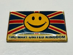 Walmart Wal-Mart Dipendente Associato Spilla Epossidica Vintage Bandiera Regno Unito UK - Foto 1 di 2