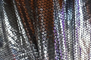 SILBER PAILLETTEN FOLIE BODRE AUF SCHWARZ 100 % POLYESTER TRANSPARENTER STOFF 2 YARD - Bild 1 von 3