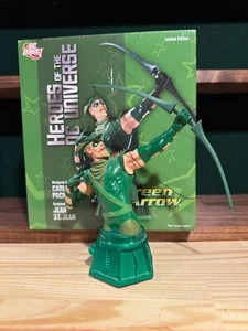 DC Direct Heroes of the DC Universe Green Arrow Mini Bust Loose String - Picture 1 of 5