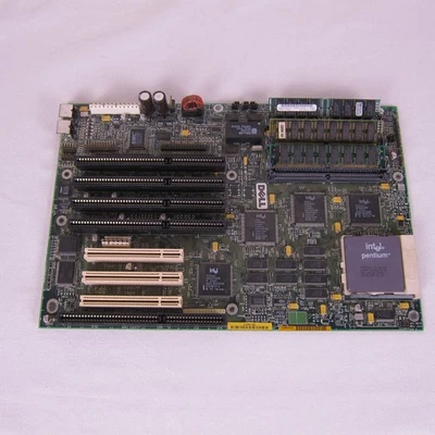 Motherboard With Vintage Intel Pentium 7 Socket 7 CPU A88582-75 SX969 - Image 1 of 4
