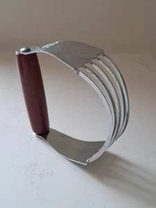 Batidora de pastelería vintage mango de madera marrón hecha en Inglaterra retro Kitchenalia - Imagen 1 de 10