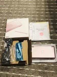 Nintendo DS Lite Rosa Metálica Casi Nueva con Extras - Imagen 1 de 5