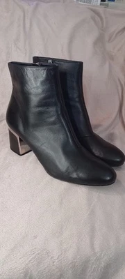  DKNY  Boots DKNY Corrie K3358639 soft Black Leather SIZE 10M HEEL: ABOUT 2-1/2" - Image 1 of 4