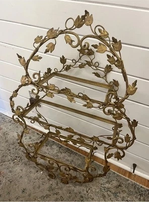 Винтажная итальянская позолоченная кованая полка HollyWood Regency с декоративным золотым акцентом - Изображение 1 из 4