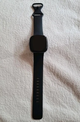 Fitbit Versa 4 by Google – Smartwatch in schwarz - voll funktionsfähig - Bild 1 von 4