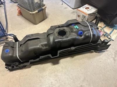 Tanque de combustible con placa de deslizamiento y correas para Ford F450 2016 4x4 Foto 1 de 4