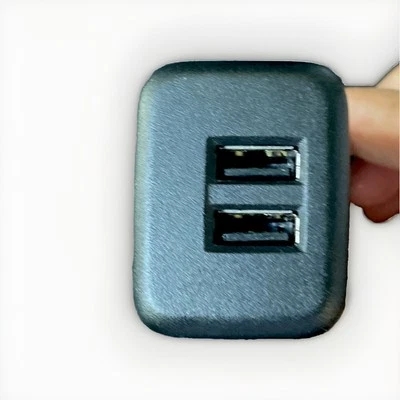 Receptáculo USB genuino ACDelco negro 13583046 Foto 1 de 4