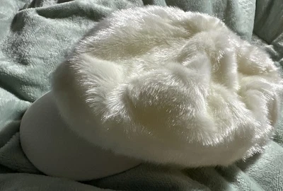 Gorra de noticiero 80 % angora para mujer Foto 1 de 3