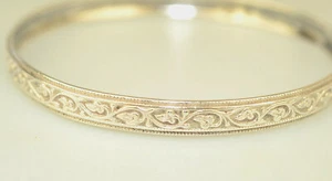 VINTAGE STERLINGSILBER GEROLLTER RAND ARMREIF ARMBAND MIT WIRBELNDEM EFEUBLATT REBE - Bild 1 von 3