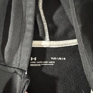 Suéter Under Armour Juvenil Negro 1/4 Cremallera Capucha Polar Top Niños Talla Juvenil LG - Imagen 1 de 6