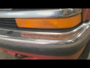 Used Turn Signal / Parking Light Assembly fits: 1998 Chevrolet Blazer s10/jimmy - Picture 1 of 24