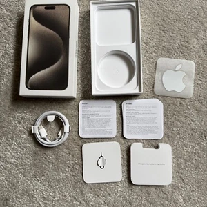 Original apple iPhone 15 pro max box usbc cable and sticker - Zdjęcie 1 z 4