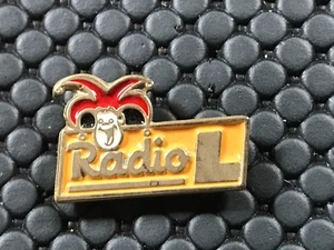  pins pin BADGE MEDIA PRESSE RADIO L  - Picture 1 of 1
