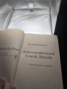 Vintage The New York Times International Cookbook By Craig Claiborne 1971 Green - Imagen 1 de 8