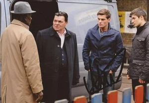 EASTENDERS: MATT LAPINSKAS 'ANTHONY MOON' SIGNED 6x4 ACTION PHOTO+COA - Picture 1 of 1