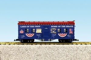 USA Trains G Scale R18304A - PATRIOTIC BUNK CAR BLUE/RED - Picture 1 of 1