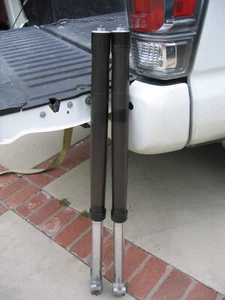 1988 KTM 250 MX OEM RIGHT & LEFT FRONT FORKS DAMPER SUSPENSION NEEDS SERVICE - Foto 1 di 17