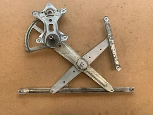 1998-2002 Toyota Land Cruiser Front Right Door Window Regulator 69801-60070 - Picture 1 of 8