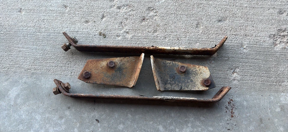 Soportes de parachoques delanteros exteriores 61-68 Dodge D100 D200 D300 W100 W200 W300 Foto 1 de 1