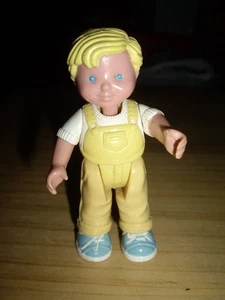 Mono T31 Fisher Price Loving Family casa de muñecas niño joven figura rubio 1993 - Imagen 1 de 6