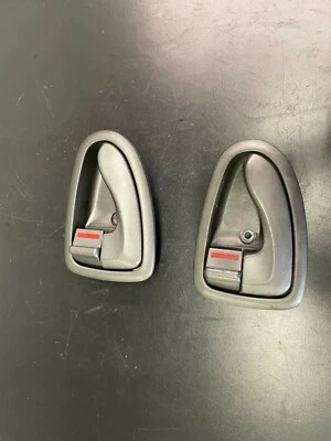  Hyundai ACCENT 2002 Door Handle, Inner  x 2 Foto 1 de 3