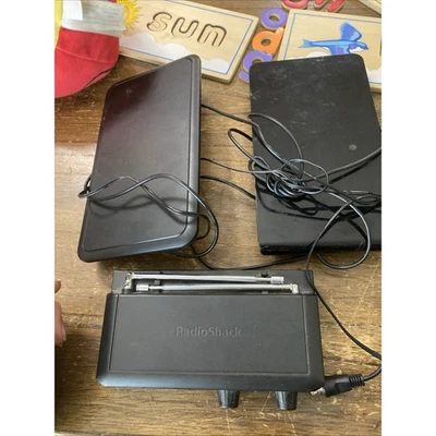 Genuine RadioShack FM Wireless Microphone Receiver And Indoor Antennas - Image 1 of 4