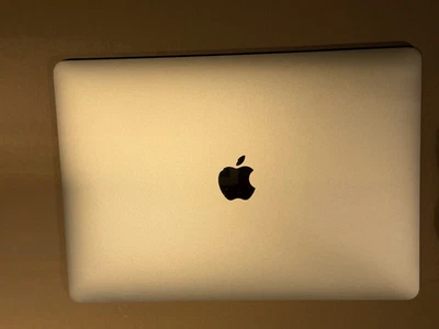 Apple MacBook Air 13 Zoll (256GB SSD, M1, 8GB) Laptop - Silber-... - Bild 1 von 4